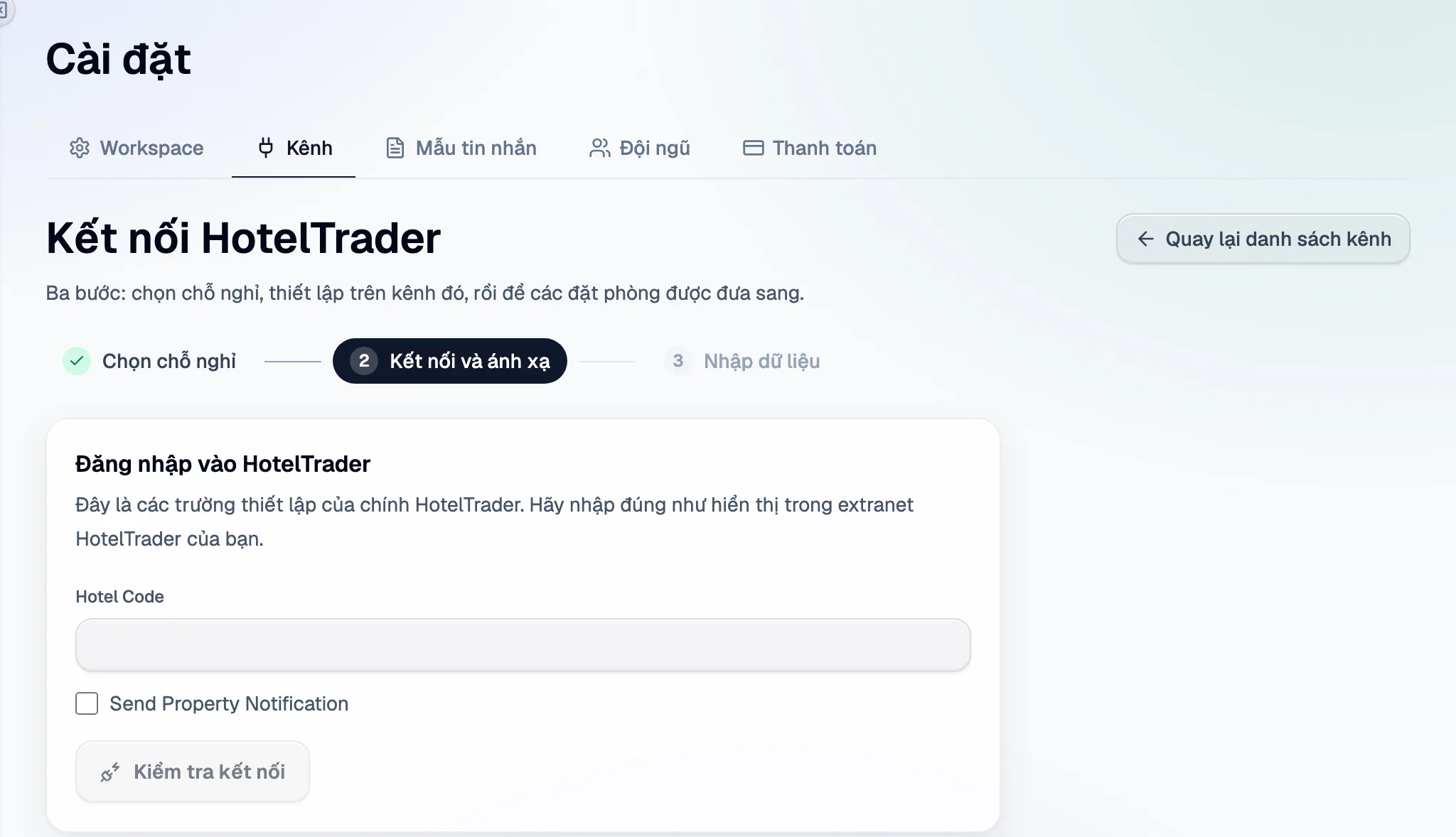 Bước 2 trong Santara AI: các trường thiết lập của Hotel Trader, rồi Kiểm tra kết nối.
