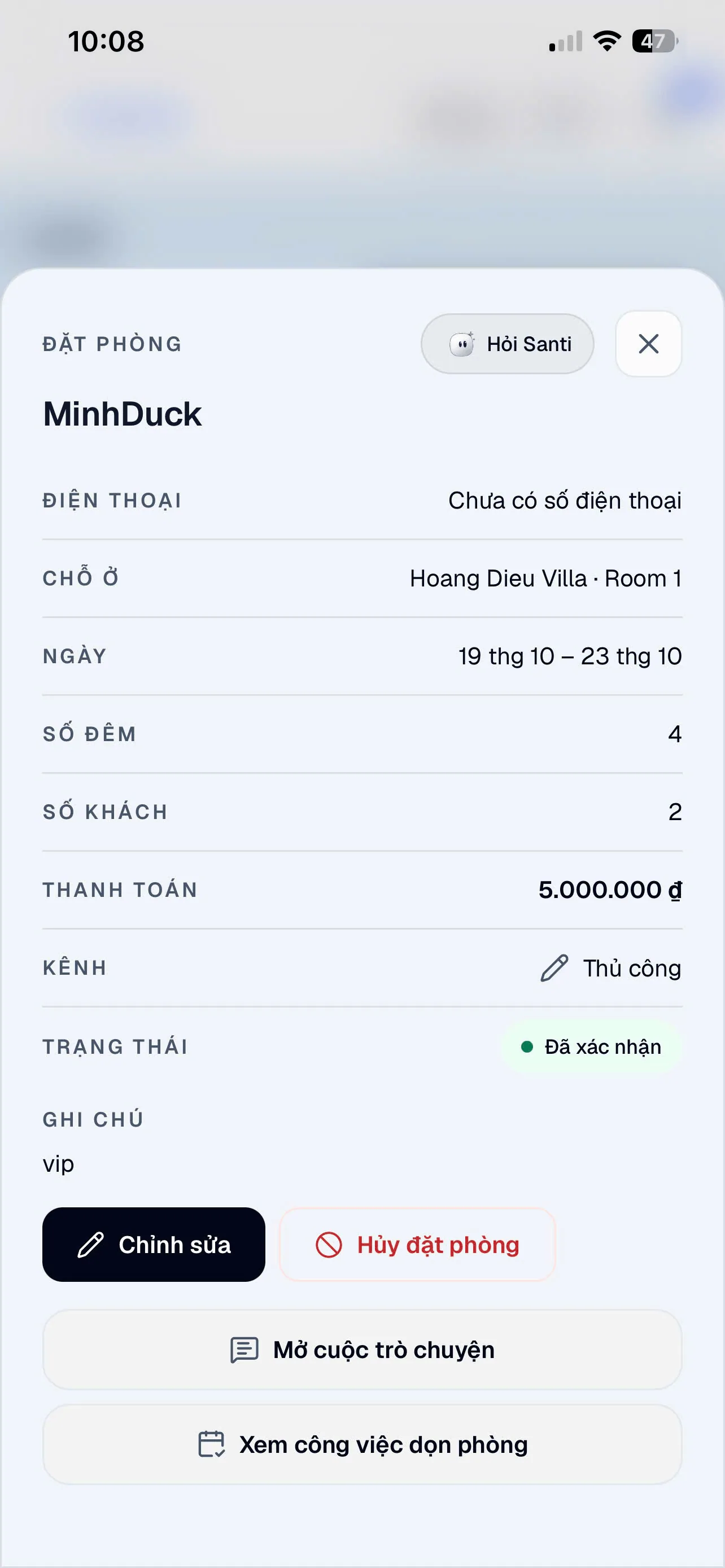 Nút Hỏi Santi ở đầu chi tiết đặt phòng